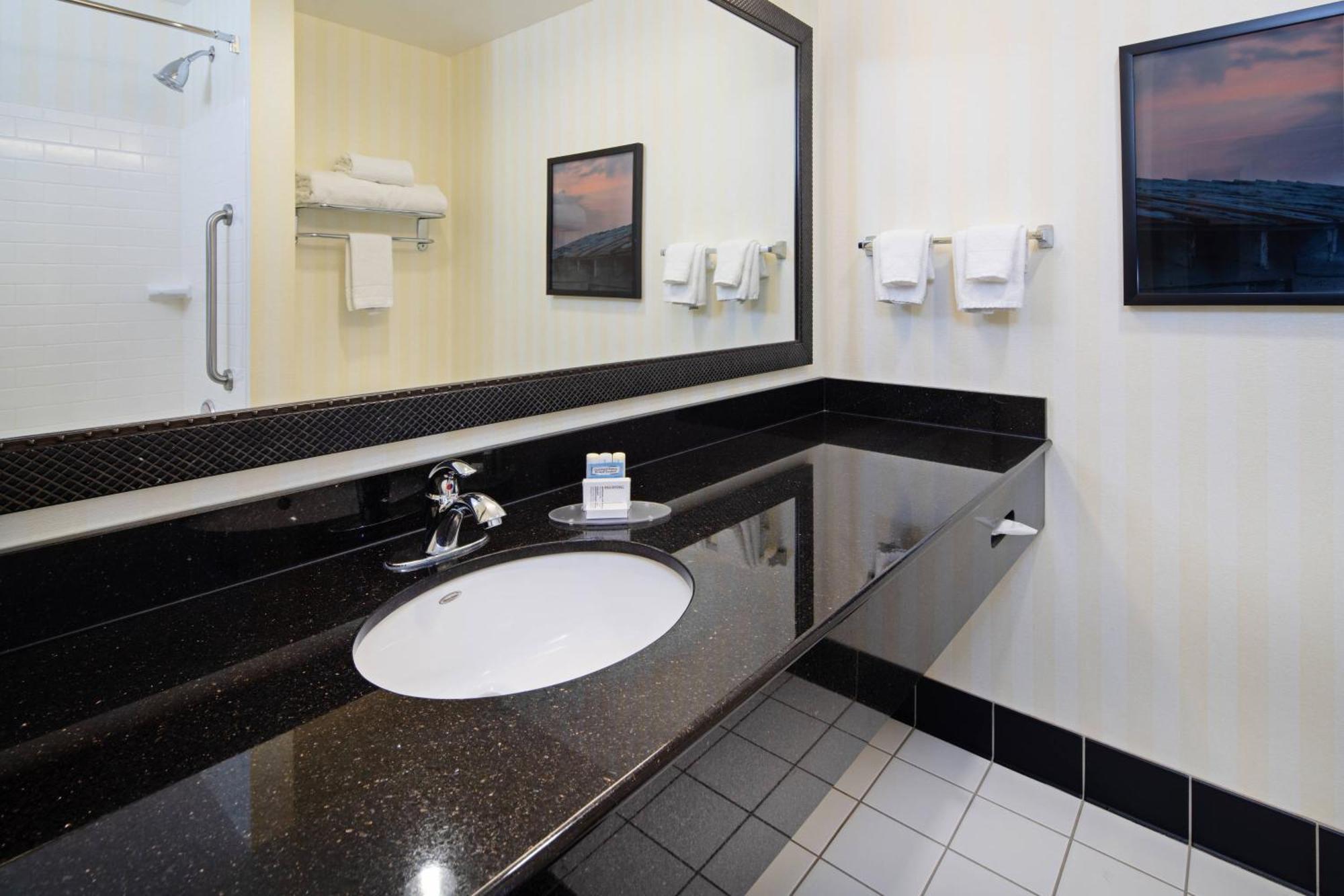 Fairfield Inn & Suites Seattle Bremerton Bagian luar foto
