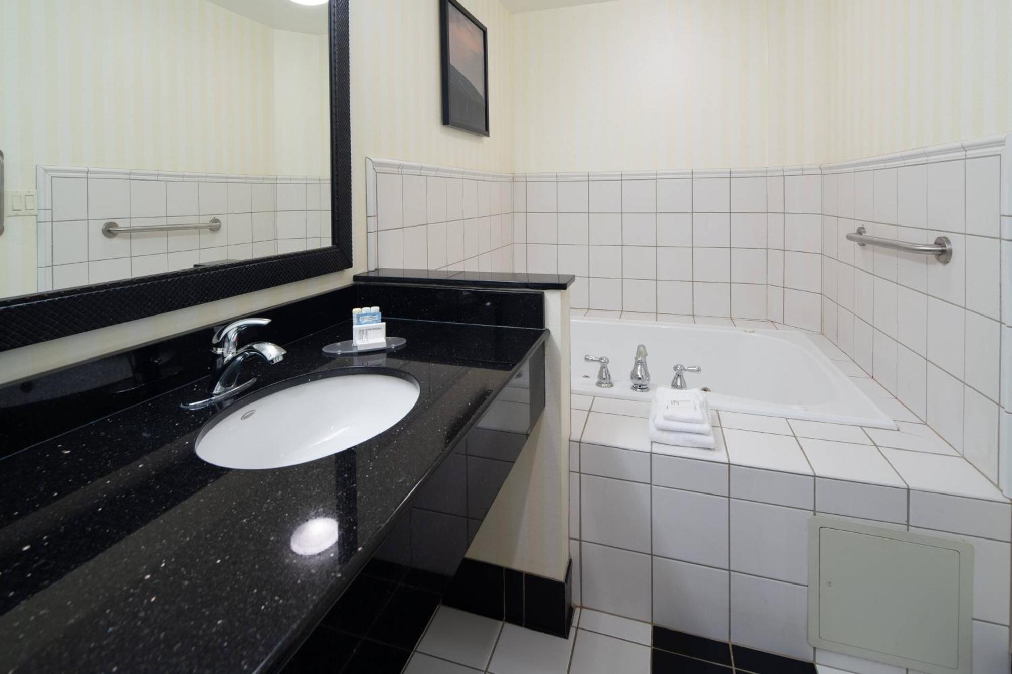 Fairfield Inn & Suites Seattle Bremerton Bagian luar foto